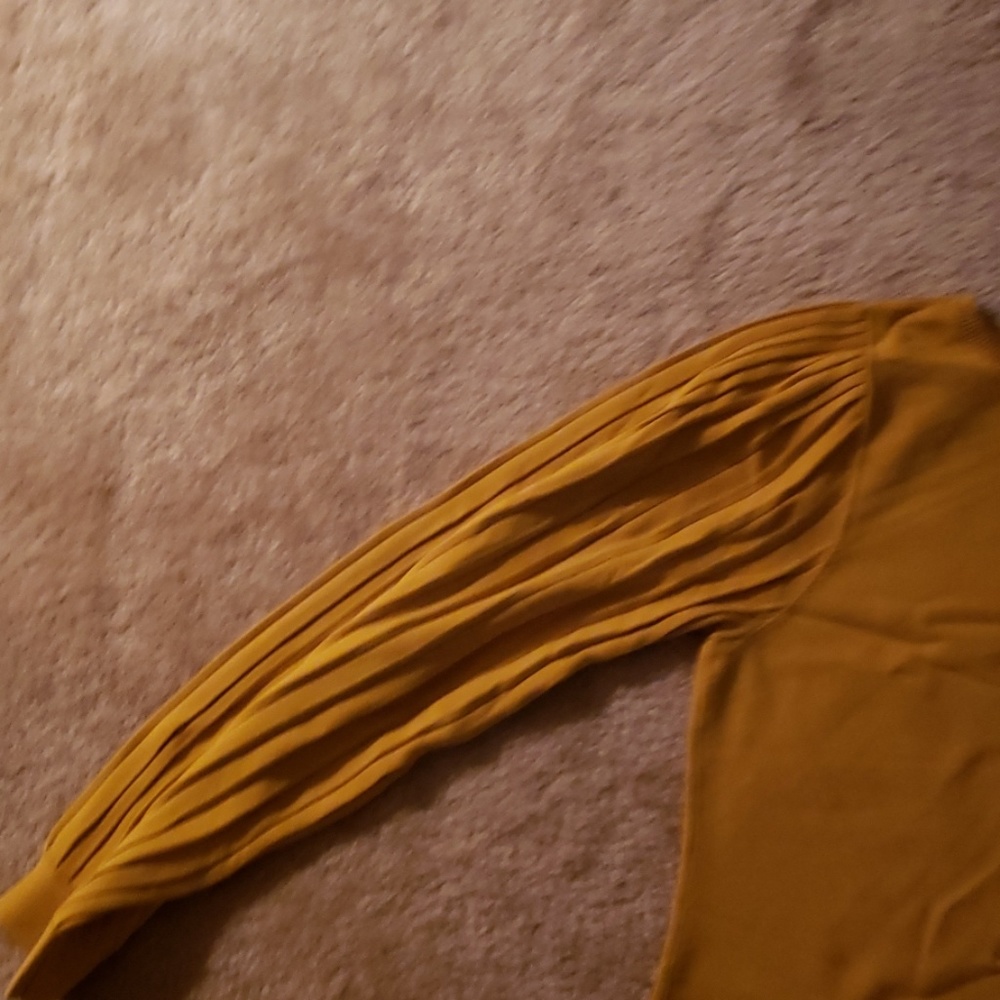 Sweater - Picture 2 of 3
